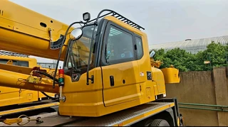 30 TON XCMG MOBILE CRANE
