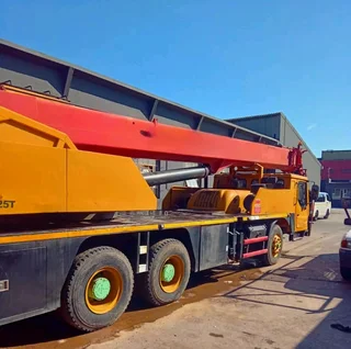 25 Ton SANY Truck mounted crane model STC250