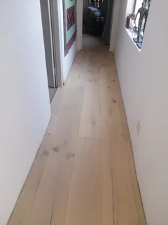 Floor fitters needed