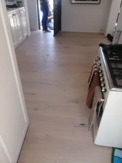 Floor fitters needed