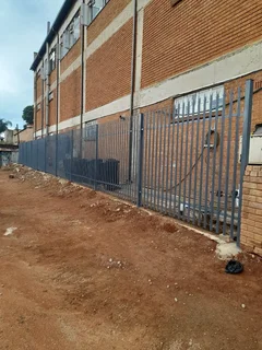 PROLINE PALISADE FENCING AND GATES