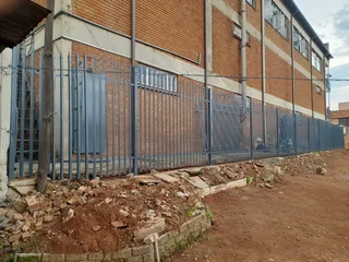 PROLINE PALISADE FENCING AND GATES