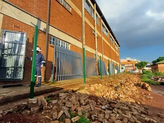 PROLINE PALISADE FENCING AND GATES