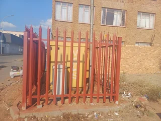 Palisade fencing, gates and paint