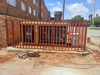Palisade fencing, gates and paint