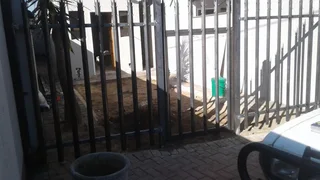 PROLINE PALISADE FENCING, GATES AND PAINT