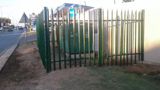 PROLINE PALISADE FENCING, GATES AND PAINT