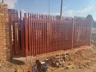 STEEL PALISADE FENCING &amp; PAINT MANUFACTURERS