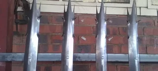 PALISADE FENCING, GATES AND PAINT