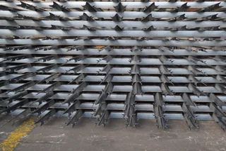 PALISADE FENCING, GATES AND PAINT