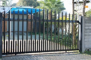 STEEL PALISADE FENCING, GATES AND PAINT