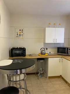 Sunny, secure apartment in Pristine condition - Opposite Sanlam Bellville