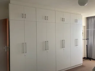 Sunny, secure apartment in Pristine condition - Opposite Sanlam Bellville