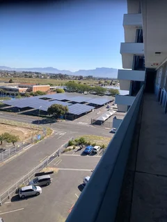 Sunny, secure apartment in Pristine condition - Opposite Sanlam Bellville