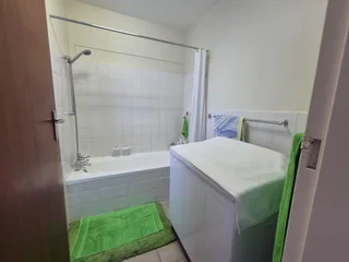 Sunny, secure apartment in Pristine condition - Opposite Sanlam Bellville