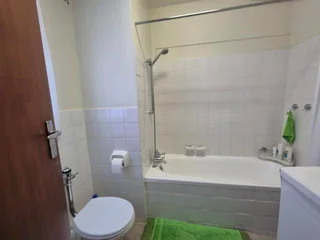 Sunny, secure apartment in Pristine condition - Opposite Sanlam Bellville