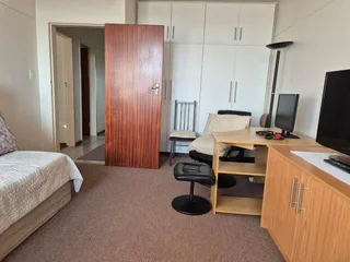 Sunny, secure apartment in Pristine condition - Opposite Sanlam Bellville