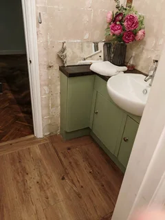 home renovator / builder/ maintenance handyman