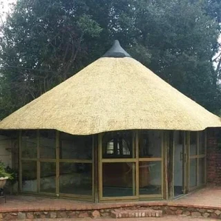 Sidwell Thatch And Lapas.