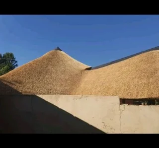SIDWELL THATCH ROOFS AND LAPAS.