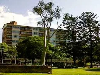 Well positioned beachfront bachelor apartment in Amanzimtoti