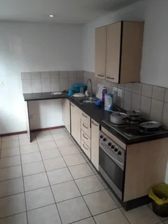 Large room  in Braamfontein incl water, elec and Fibre WiFi. Available now  or from 1 Jan 2026.