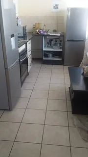 Large room  in Braamfontein incl water, elec and Fibre WiFi. Available now  or from 1 Jan 2026.