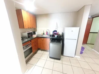 Large room  in Braamfontein incl water, elec and Fibre WiFi. Available now  or from 1 Jan 2026.