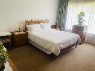 Big room to rent in Florida Park, incl water, elec and Fibre WiFi. Available now or from 1 Dec 2025