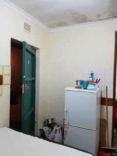 One backroom with own bathroom available in Florida Park. Available now or from 1 Dec 2025