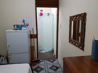 One backroom with own bathroom available in Florida Park. Available now or from 1 Dec 2025