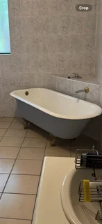 Claw foot slipper bath tub for sale only R750