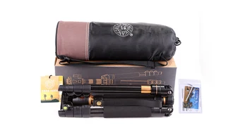 Q555 portable photo tripod. Brand new. Local stock.