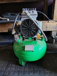 Dynair silent oil free compressor 12bar