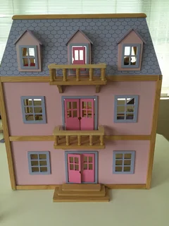 Melissa and Doug Dolls House