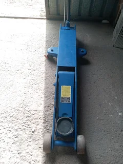 Heavy-duty 8ton trolly jack