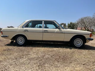 Mercedes Benz W123 230e