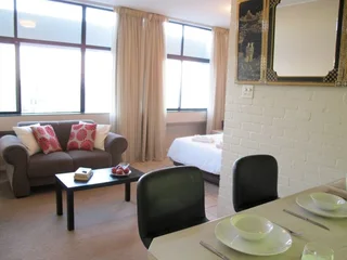Secure Gardens Shopping Centre Studio Apartment. With endless views over the City and the Bay.