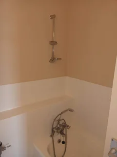 Secure Gardens Shopping Centre Studio Apartment. With endless views over the City and the Bay.