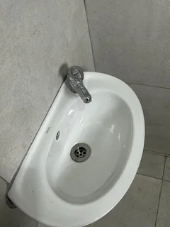 Bachelor flat to rent with own kitchen and bathroom room, secured place.