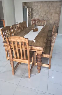 Dinning table and chairs se