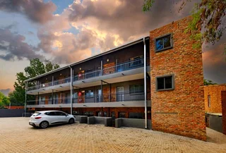 Looking for a Professional lady to share a two bedroomed flat with my Niece