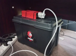 Power Inverter 1000W 12V + Battery Charger