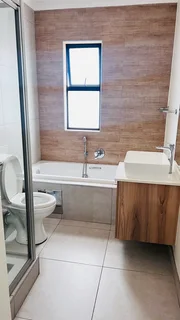 2 bed 2 bath in Greenstone Westlake