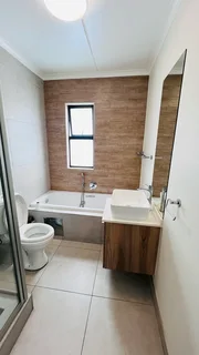 2 bed 2 bath in Greenstone Westlake