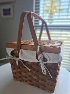 Picnic basket retro