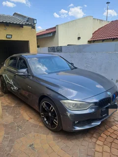 BMW 320i R150 000 neg