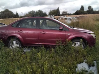 Ford focus diesel stripping for parts engine gearbox body parts all available