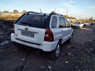 KIA Sportage stripping for parts engine gearbox body parts all available