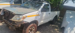 Toyota hillux 6 of them all code 2 stripping for spares